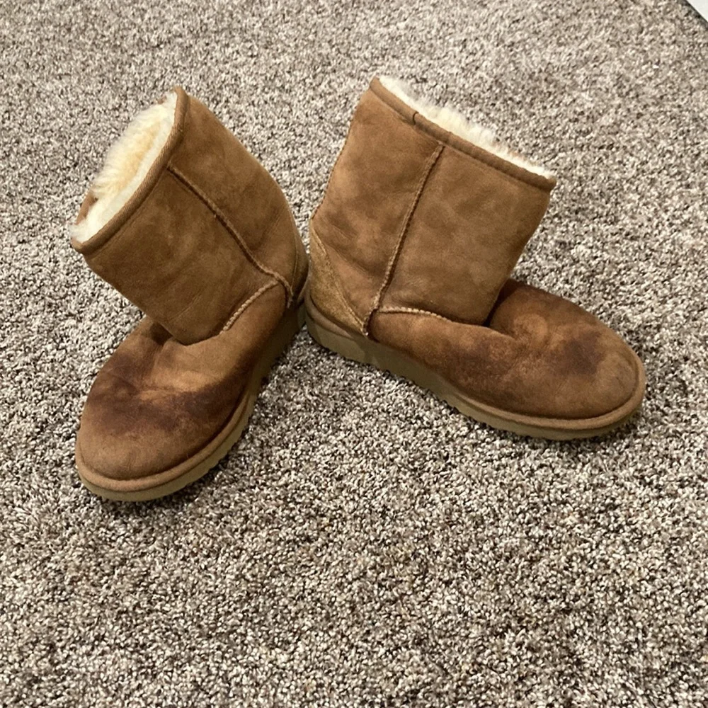 UGG Australia Girl's Classic II Chestnut Brown Short Fur Lined Boots